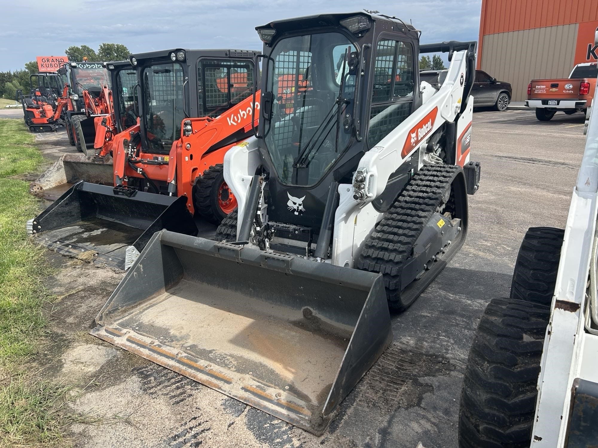 BOBCAT T66